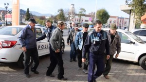 FOTO, VIDEO: Tăietori de pădure din Alba, săltați de polițiști. Între 2008 și 2013 au cauzat un prejudiciu de 600.000 lei