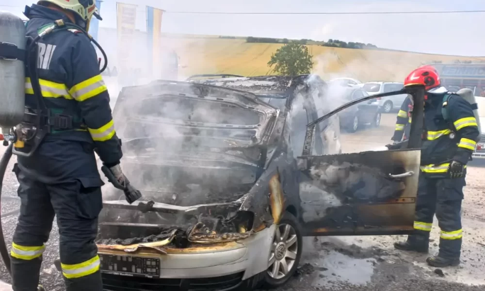 Foto Incendiu Pe Dn Un Autoturism S A F Cut Scrum Ntre C Lnic I