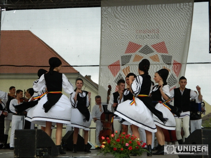 Ansamblul Alba si Muguri de Tezaur – Centrul Augustil Bena – zilele orasului Alba Iulia 2013 (10)