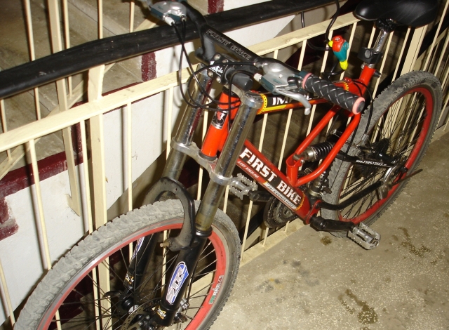 A o bicicletă din scara unui bloc din Alba Iulia. Bărbat de 34 de ani din județul Mureș, de polițiști - Ziarul Unirea