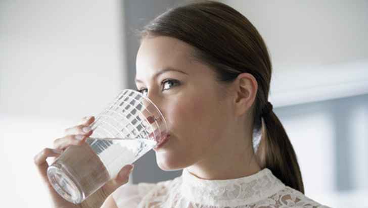 Câți litri de apă trebuie să bei pe zi în funcție de greutatea pe care o ai - WOWBiz