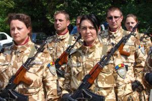 femeie-soldati