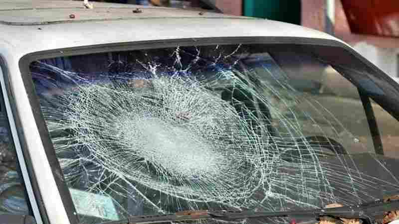 Burger Fateful Hectares Bărbat din Aiud, REȚINUT de polițiști după ce a distrus parbrizul și luneta  unei mașini - Ziarul Unirea