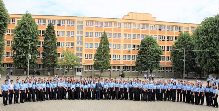 Rată de promovare de 100% la Bacalaureat 2021, la Colegiul Militar din Alba Iulia: 27 de note de ...