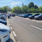 FOTO VIDEO| Ce spun pasionații de automobile electrice veniți în Alba, despre ce i-a atras spre acest gen de mașini: „Senzația la condus, comunitatea și costurile” thumbnail