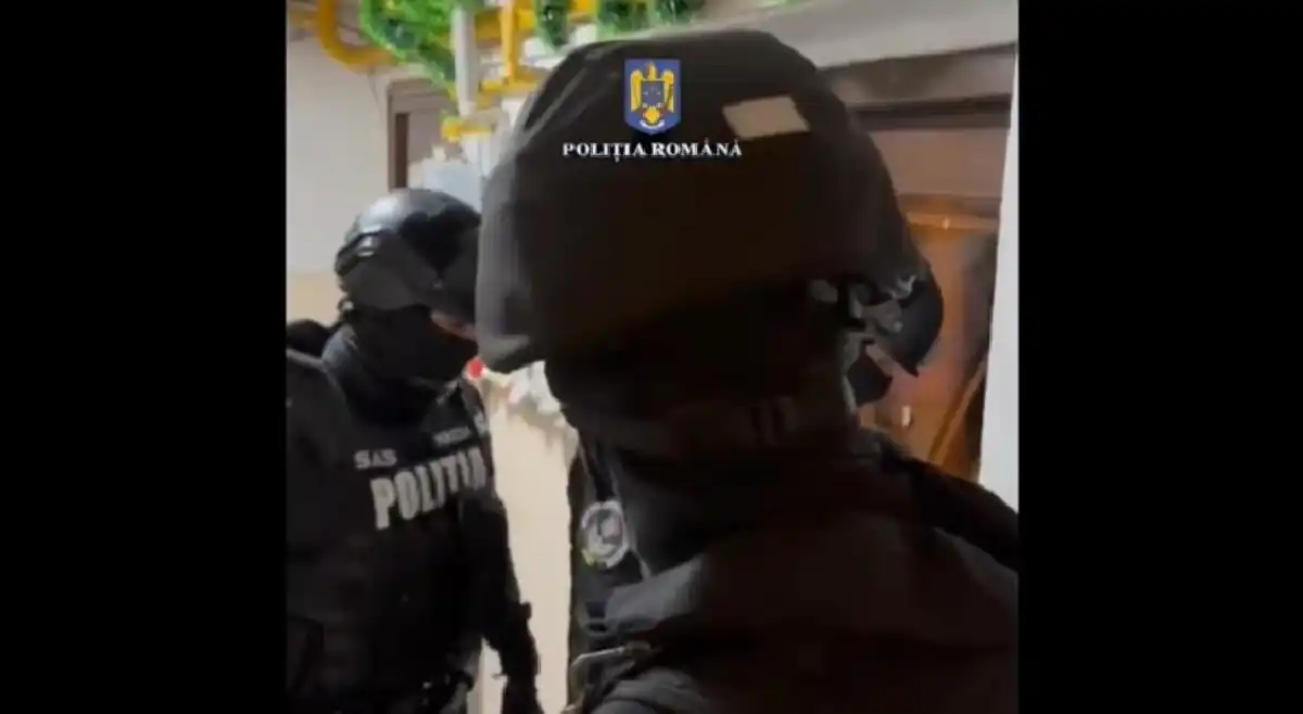 VIDEO | Percheziții în Alba Iulia și Sebeș: Opt femei bănuite de săvârșirea mai multor infracțiuni de înșelăciune.