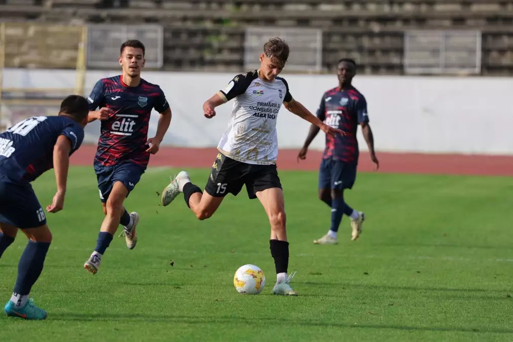 Liga 3, Seria 7: CSM Unirea Alba Iulia – lider, cu 7 victorii consecutive, Metalurgistul Cugir – locul secund și revelația toamnei