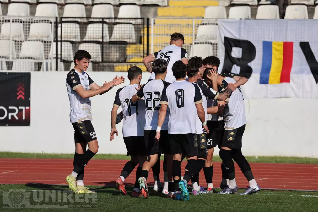 FOTO: CSM Unirea Alba Iulia – Unirea Tășnad 5-1 (2-1) | „Alb-negrii”, victorie-spectacol și locul 3, sub privirile legendei Ovidiu Maier, pe „Cetate”