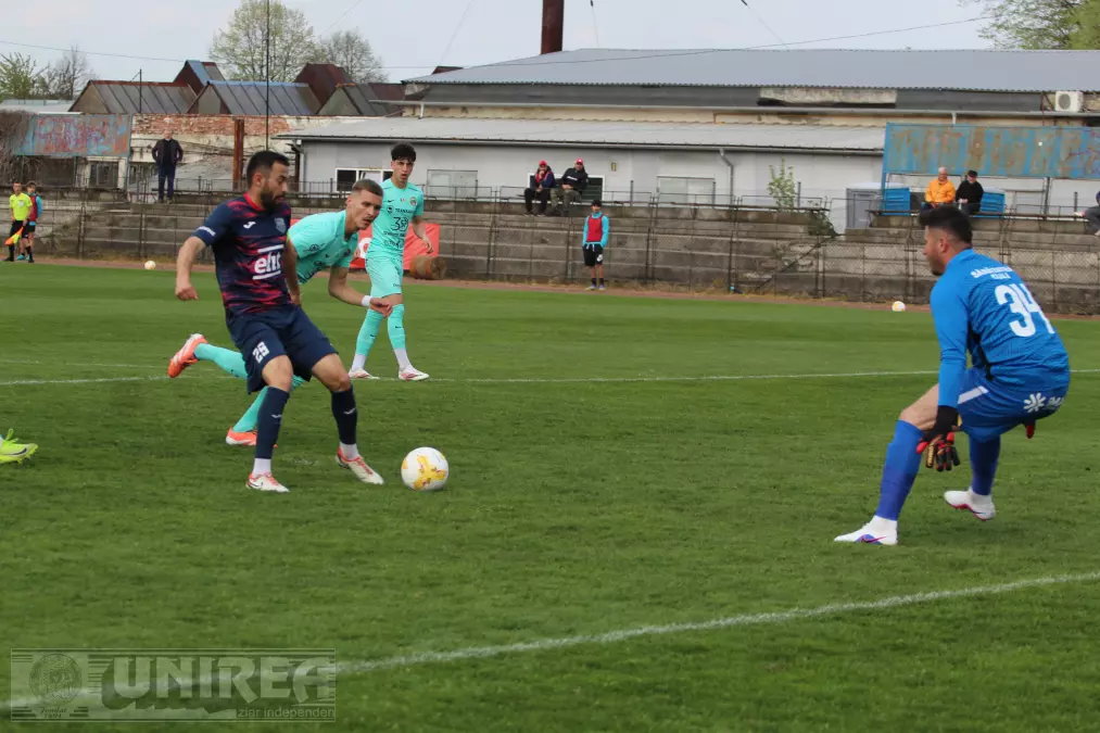 FOTO: Metalurgistul Cugir – Sănătatea Cluj 0-1 (0-0) | „Virușii verzi” au dat lovitura și rămân pe locul secund