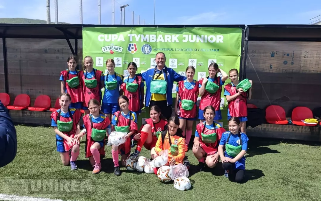 FOTO: Școala Gimnazială „Nicodim Ganea” Bistra, calificată al cincilea an la rând la turneul final de fotbal feminin! O nouă performanță pentru fetele pregătite de Tiberiu Boca
