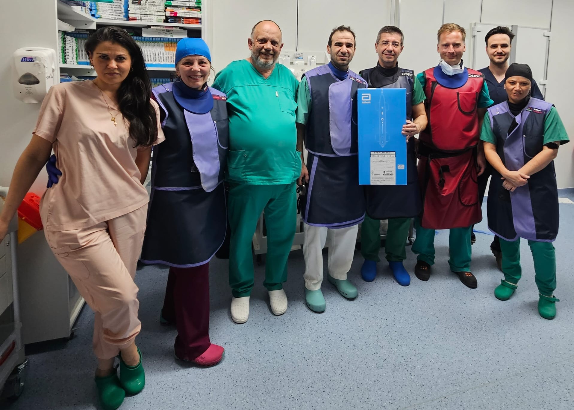 FOTFOTO | Premieră la Blaj: o echipă condusă de medicul Mihai Nemeți a tratat vasele de sânge blocate din picioare cu o metodă inovatoare