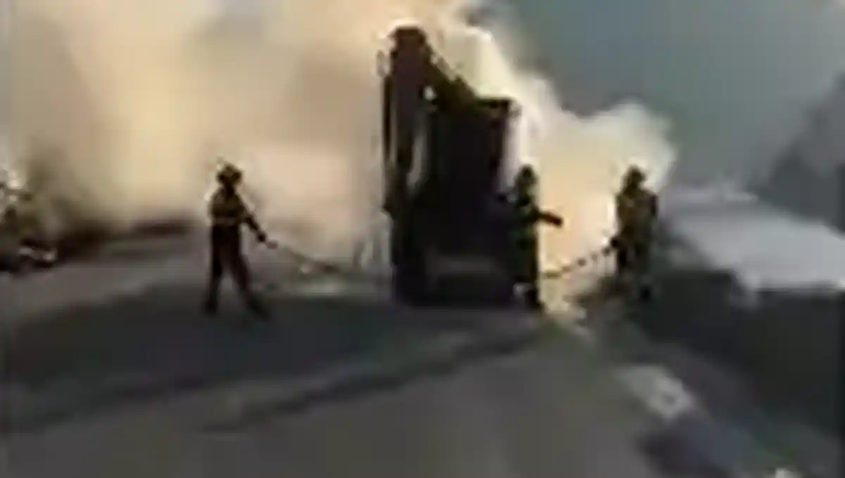 VIDEO | INCENDIU la Câmpeni: Tractor în flăcări pe DN 75: Intervin pompierii