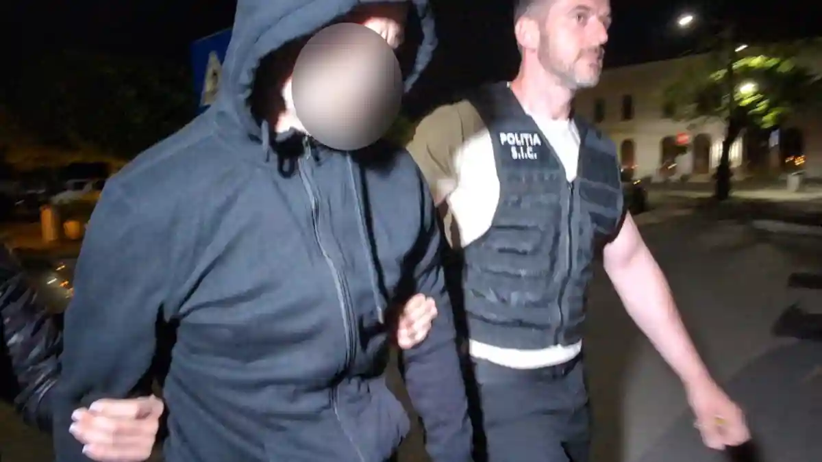 VIDEO | Bărbatul care a agresat o fetiță de 12 ani pe o stradă din Alba Iulia, adus la Tribunal: Este cercetat pentru tentativă de omor