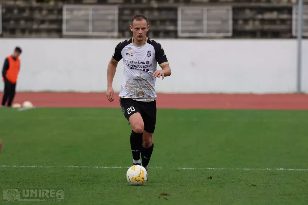 Denis Giosu, fundașul-golgheter al Unirii Alba Iulia: „Vine finala adevărată! Jucăm cu promovarea în Liga 2 pe masă!