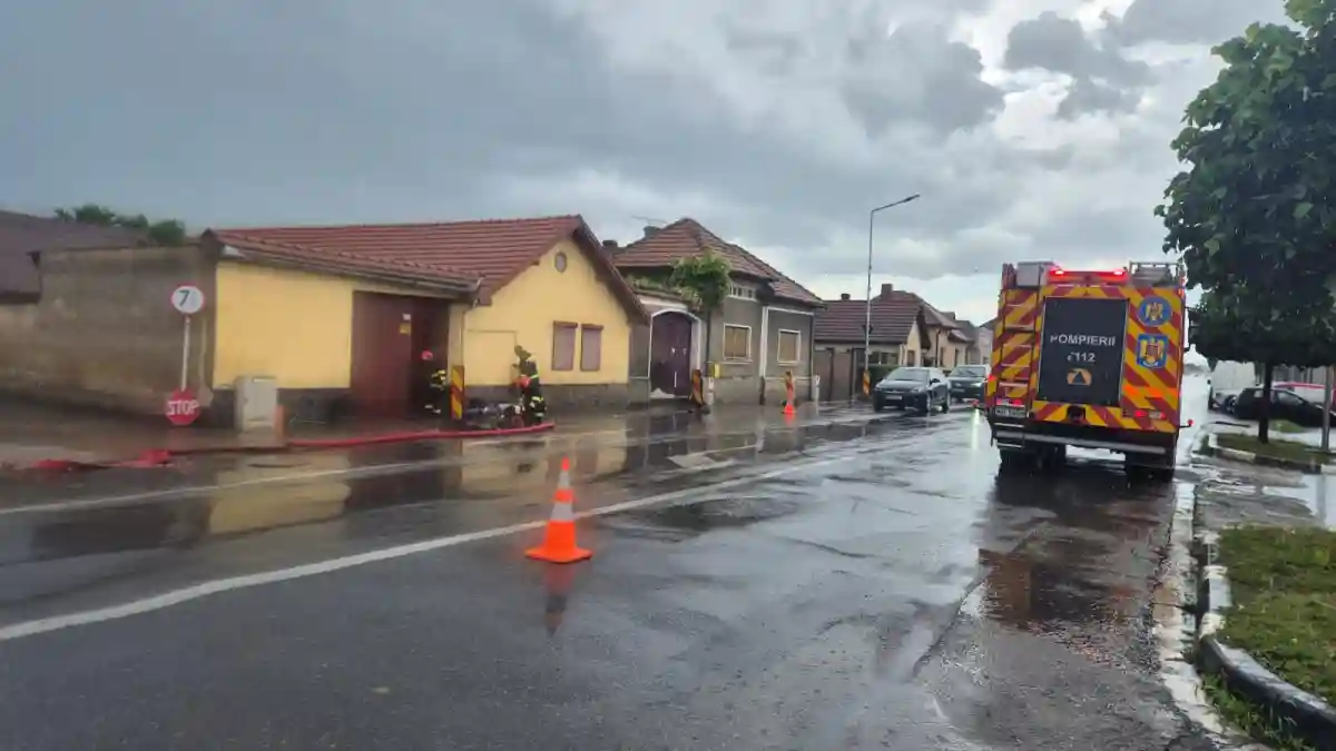 FOTO | INUNDAȚII în Sebeș: Cantități mari de apă acumulate p